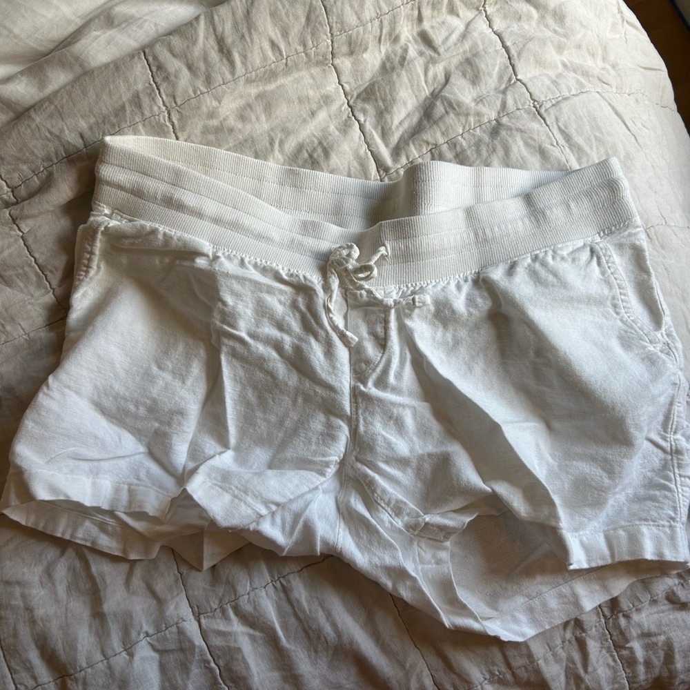 GAP maternity white linen shorts - medium